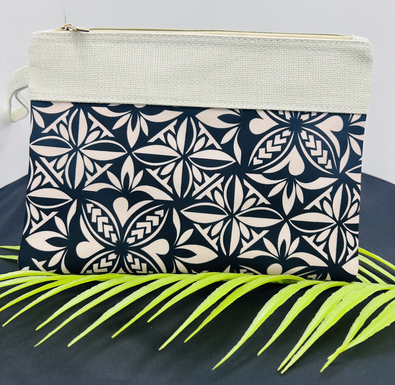 Wristlet Bag Samoan Design Black and Cream