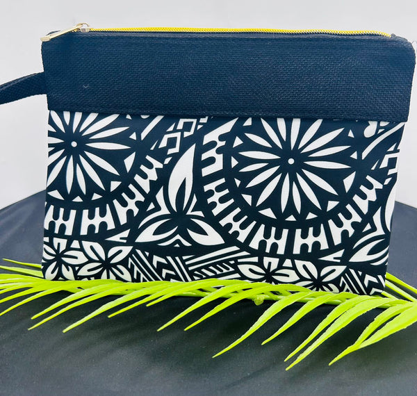 Wristlet Bag Samoan Design Black And White
