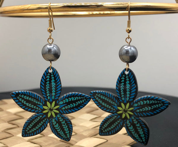Flower Samoan/Polynesian Earring with Black Pearl design