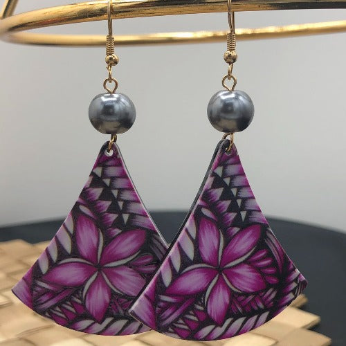 Cone-shaped drop Earring Samoan/Polynesian Design with black pearl