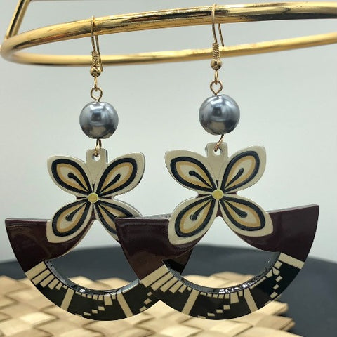 Samoan/Polynesian Design Fan  Shape dangle Earring with Black  Pearl