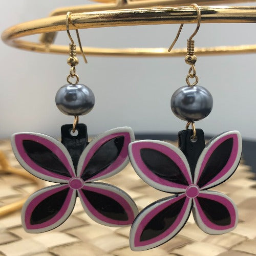 Samoan/Polynesian Design Dangling earring with Black Pearl
