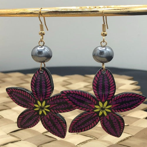 Flower Samoan/Polynesian Earring with Black Pearl design