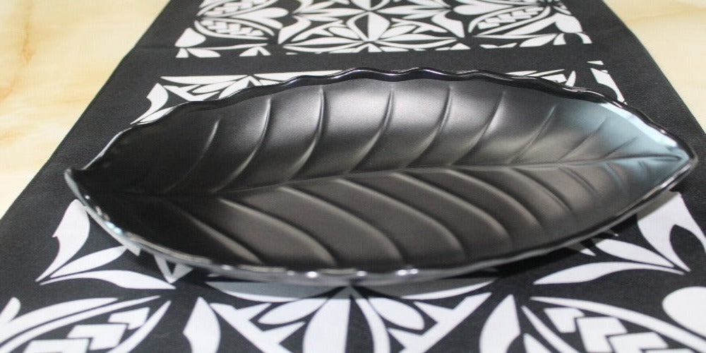 Plastic Black Leaf Display Tray Plate Set, Black Leaf Table Decor, Housewarming Gifts, Gifts for Her, Designer Objects for Home, Luxury Home Decor